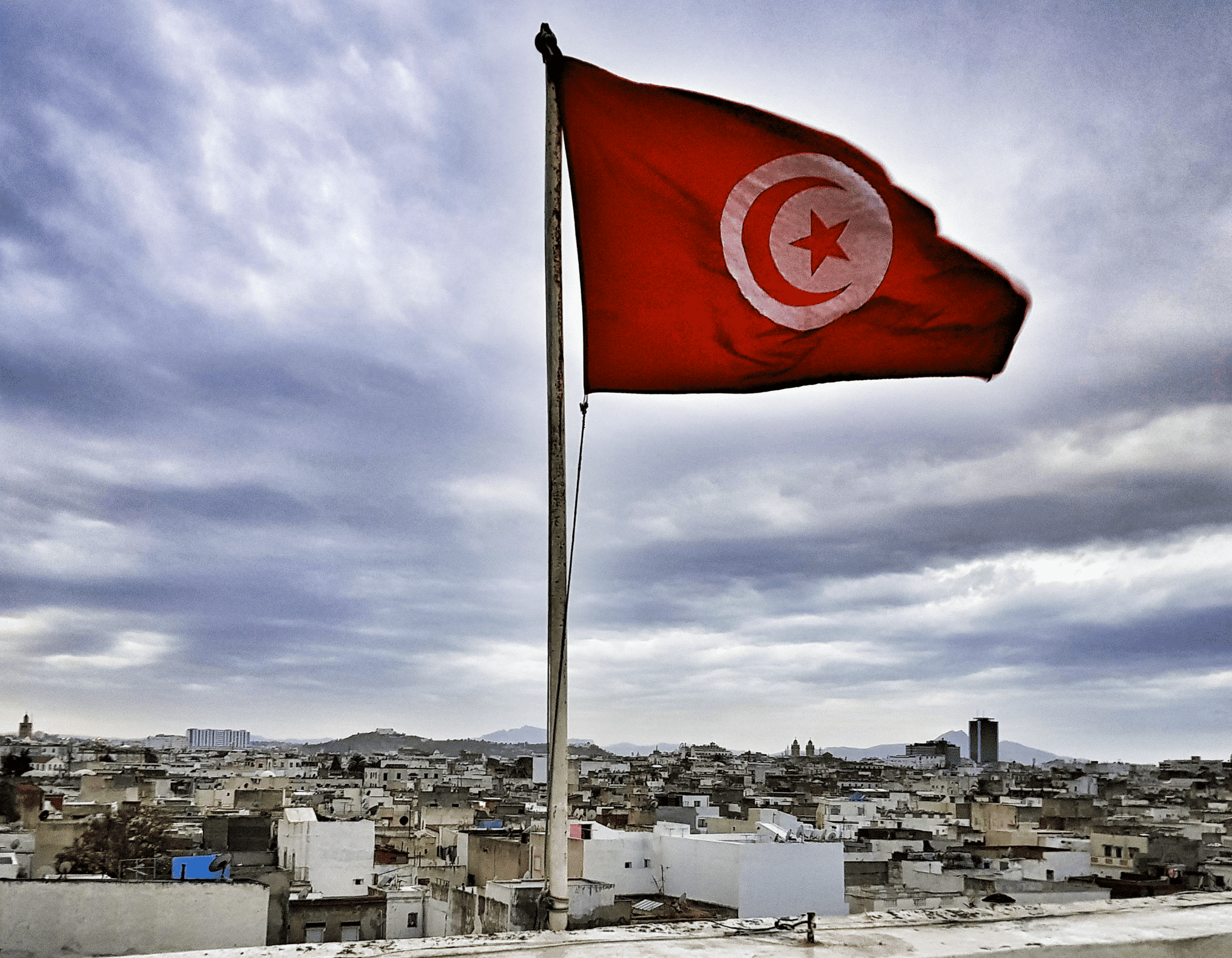 La riposte tunisienne à la pandémie Covid-19 – Quand l’état d’exception se superpose à l’état d’urgence