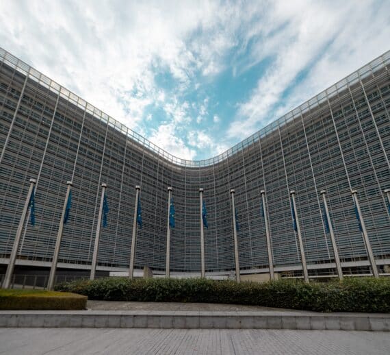 EU-wetgeving inzake passende zorgvuldigheid: de Europese Commissie onthult haar voorstel, maar er glippen zaken door de mazen van het net